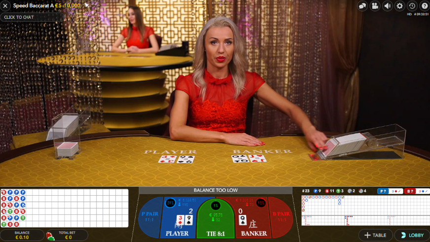 un studio streamant une partie de baccarat live avec un croupier réel